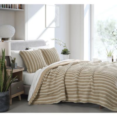 Snug Piped Comforter, Queen