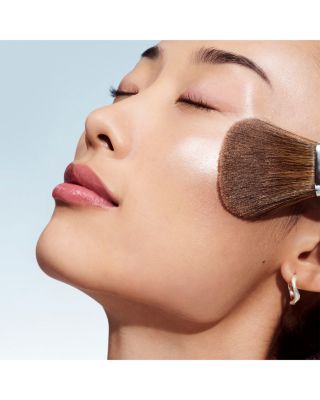 True Highlight Weightless Illuminator Highlighter