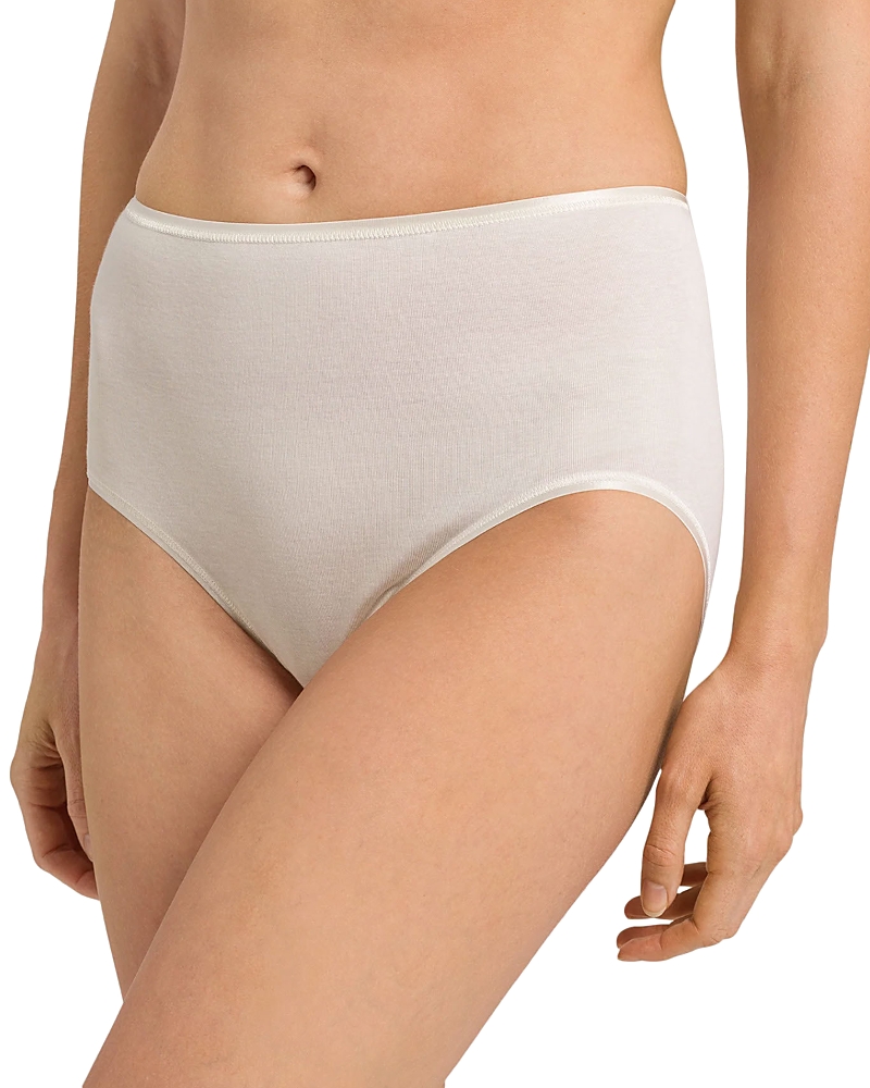 Hanro Seamless Cotton Full-cut Briefs In Pale Cream