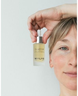 Liquid V-Lift & Sage Verte Makeup Bag