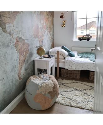 World Map Pouf - 1' 8" x 1' 8" x 1' 6 "