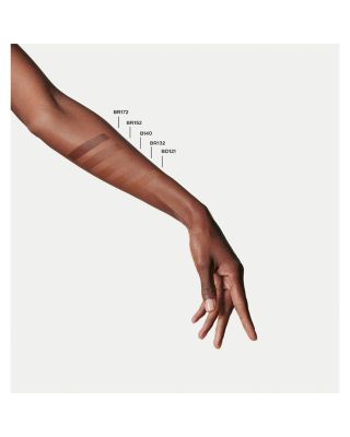 N&deg;1 DE CHANEL REVITALIZING FOUNDATION Illuminates - Moisturizes - Protects