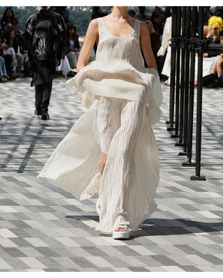 Bicolor Scoop Neck Pleated Top