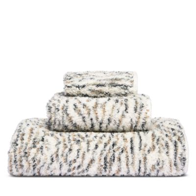 Malou Hand Towel, 17&amp;quot; x 30&amp;quot; - Exclusive