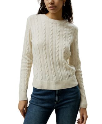 Classic Cable Knit Sweater with Ribbed Edges