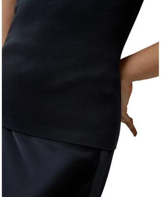 Minimalist Sleeveless Turtleneck Top