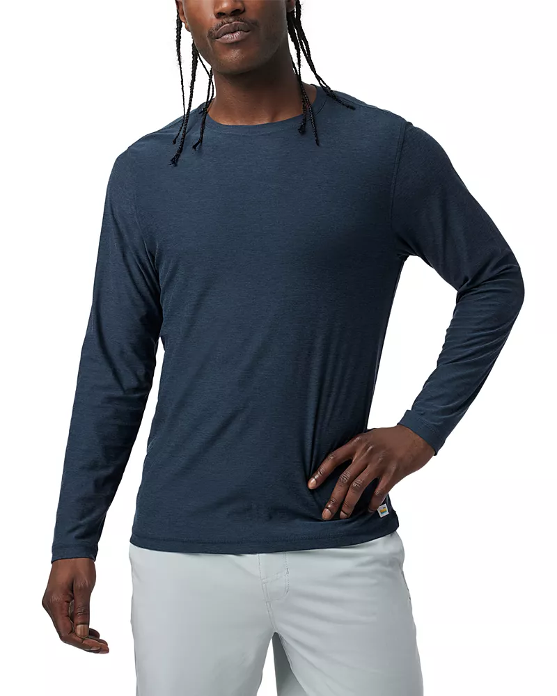 Vuori Strato Long Sleeve Tech Tee in Black
