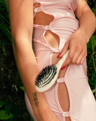 N.01 The Small Universal Shine & Care Hair Brush - Creamy White