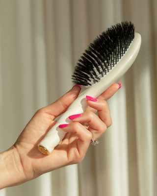 N.02 The Large Essential Care & Detangling Hair Brush - Creamy White