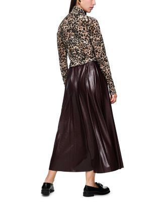 Pleated Skirt in a Shiny Look