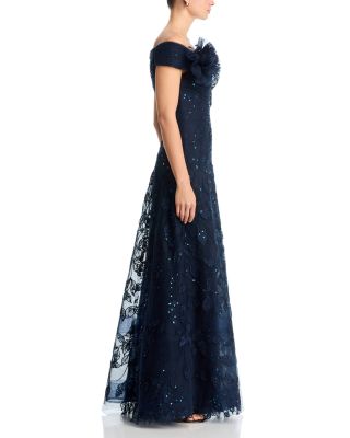 Lace Sweetheart Neck Gown