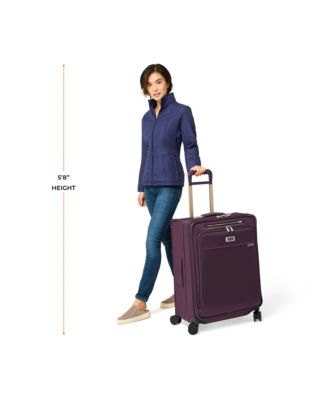 Baseline Medium Expandable Spinner Suitcase