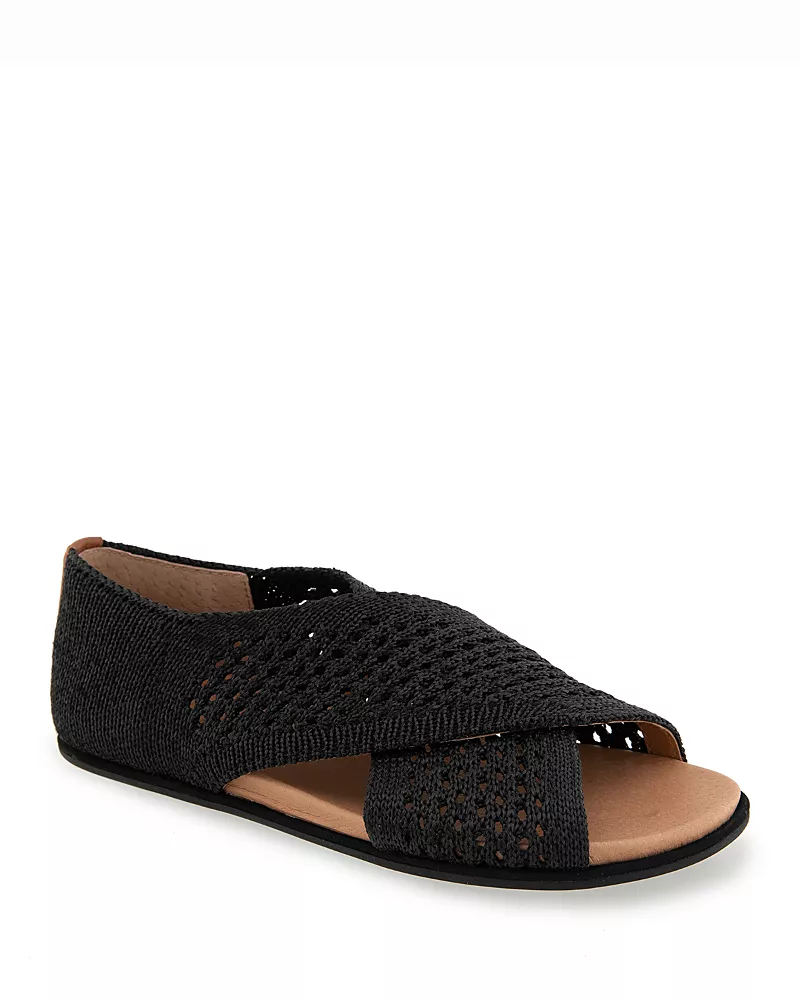 Gentle Souls by Kenneth Cole Women's Laniey Crossover Strap Black Flat Sandals