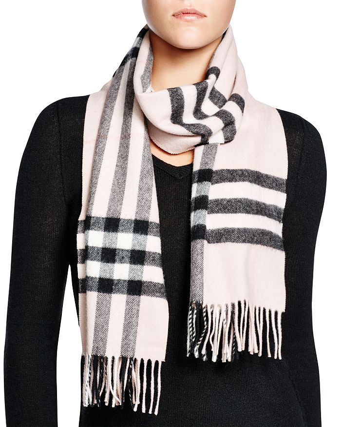 Burberry The Classic Check Cashmere Scarf In Ash Rose