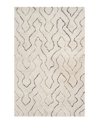 Safavieh Casablanca Collection Area Rug, 5' x 8'