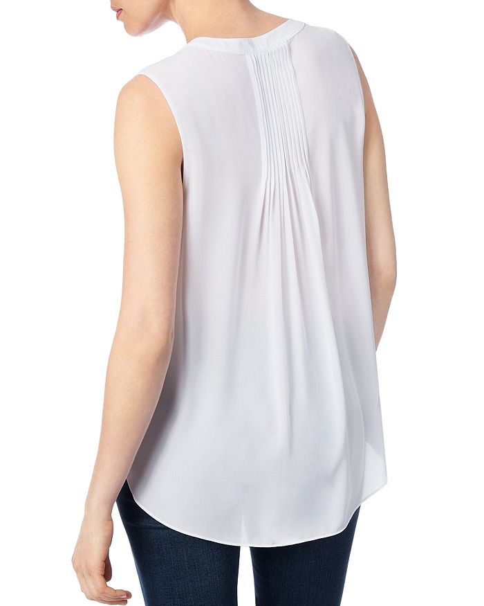 Nydj Print Pleat Back Sleeveless Split Neck Blouse In Optic White