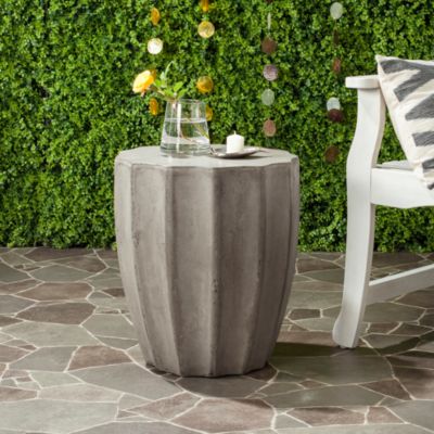 Jaslyn Indoor/Outdoor Modern Concrete Round Accent Table