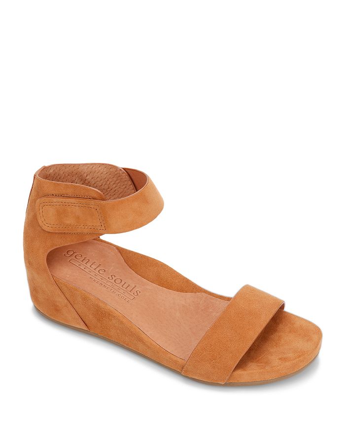 Gentle souls signature sale gianna wedge sandal