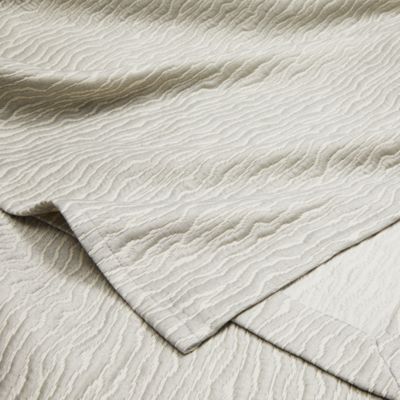 Ondate Bedding Collection