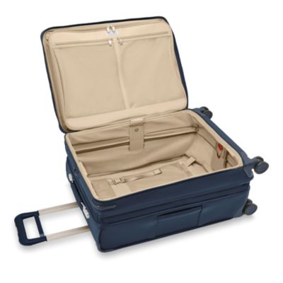 Baseline Medium Expandable Spinner Suitcase