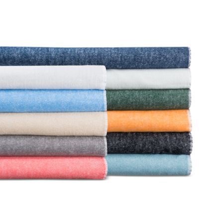 Pezzo Fringe Throw Blanket