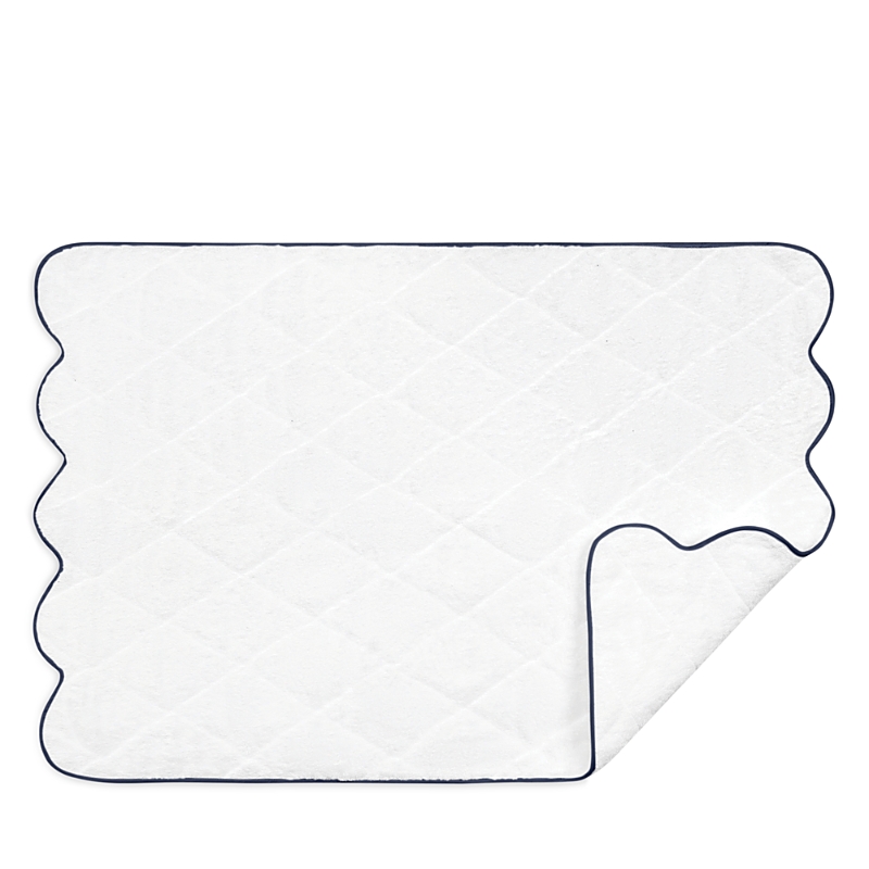 Matouk Cairo Scallop Quilted Mat In Navy
