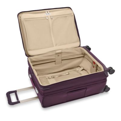 Baseline Medium Expandable Spinner Suitcase