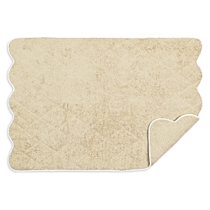 Matouk Cairo Scallop Quilted Mat In Sand/white