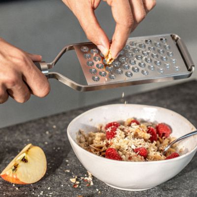 Pro Medium Hand Grater & Cover