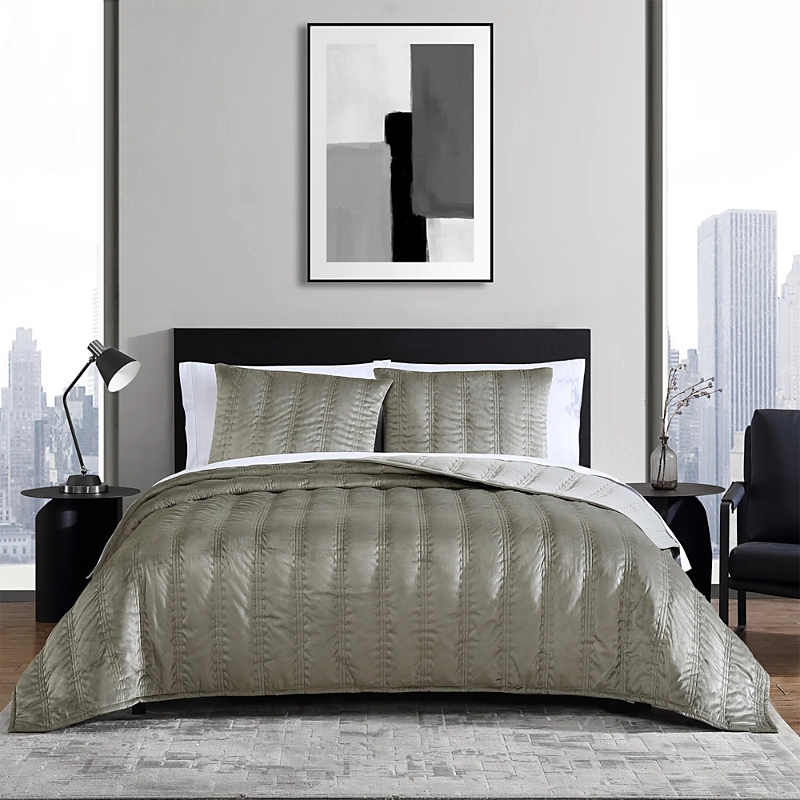 Vera Wang Velvet Linear Stitch 3 Piece Quilt Set, King In Silver Leaf