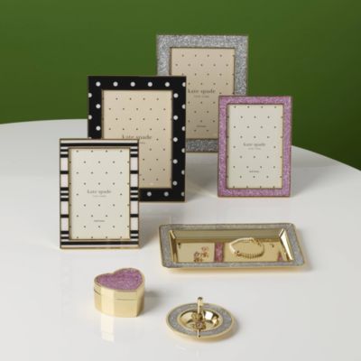 Sitting Pretty Pink Glitter Heart Box