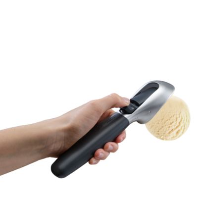 Elevate Ice Cream Scoop with Integrated Tool Rest