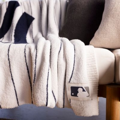 CozyChic New York Yankees Throw Blanket