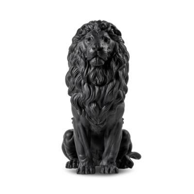 Majestic Lion Sculpture