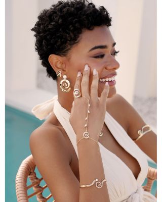 Aura Cultured Freshwater Pearl Hand Chain