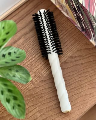 N.05 The Volume & Style Round Blow-Dry Hair Brush - Creamy White
