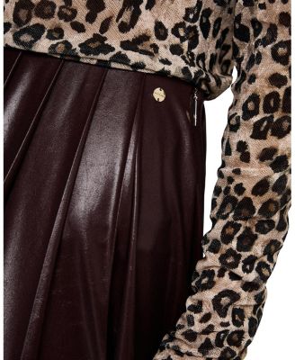 Pleated Skirt in a Shiny Look