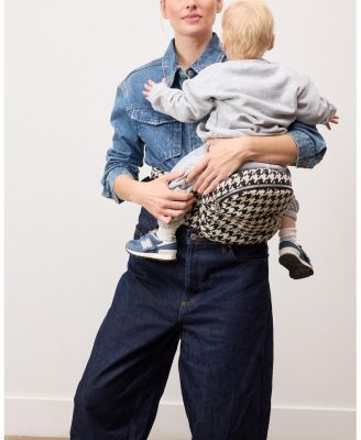  Brio Belt Toddler Carrier