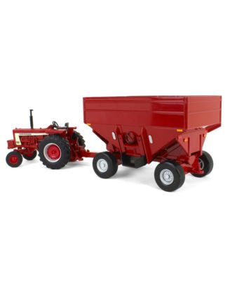 1/32 IH Farmall 806 Tractor with Gravity Wagon - Ages 5-7 Years