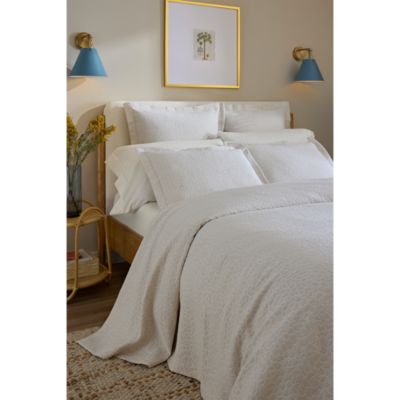 X Scalamandr&eacute; Aurelia Textured Matelass&eacute; Coverlet, Full/Queen