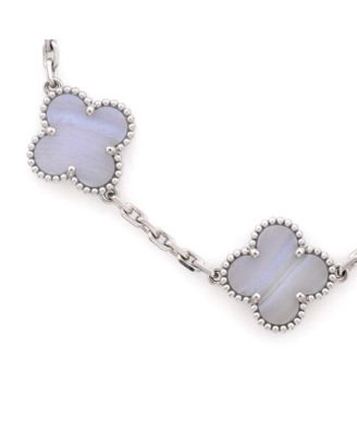  Vintage-Like Alhambra 5 Motifs Bracelet in 18K White Gold. Condition: Great. Collateral: Certificate of Authenticity, Signed Box, with a signed envelope