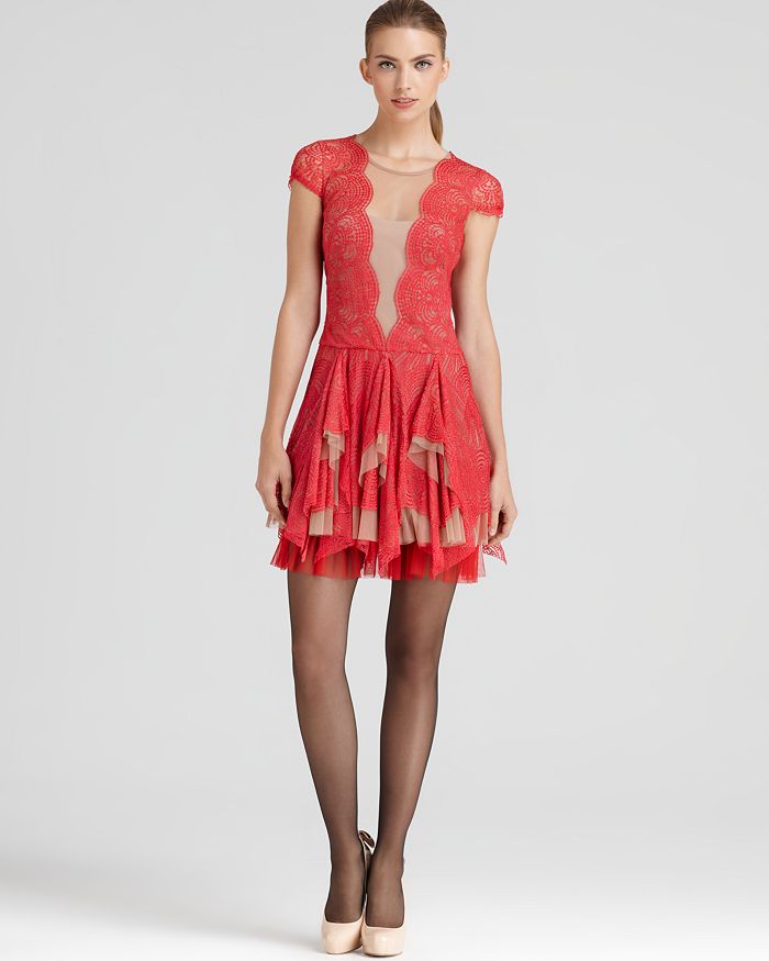 Bcbg scalloped 2025 lace gown