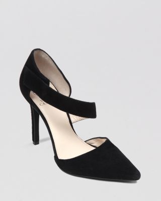 VINCE CAMUTO Pointed Toe Pumps 