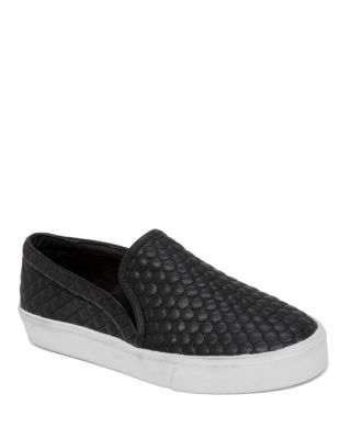 VINCE CAMUTO Banner Quilted Slip-On 