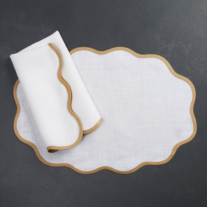 Matouk Casual Couture Scallop Placemats, Set Of 4 In Iceblue