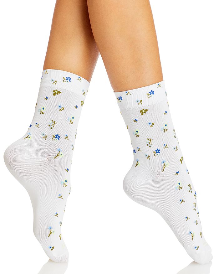 Hue Cushioned Pixie Socks In White Floral
