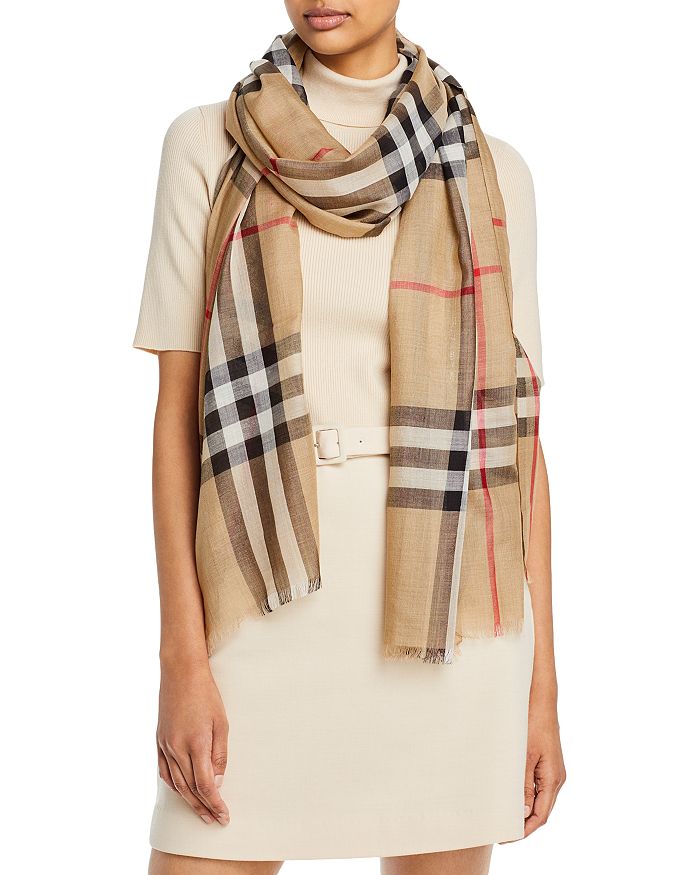 Introducir 83+ imagen burberry lightweight scarf