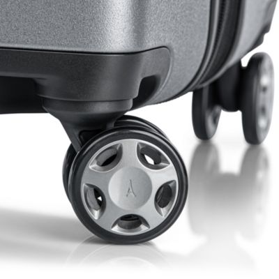 Medium Check-In Expandable Spinner Suitcase 