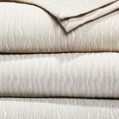 Ondate Bedding Collection