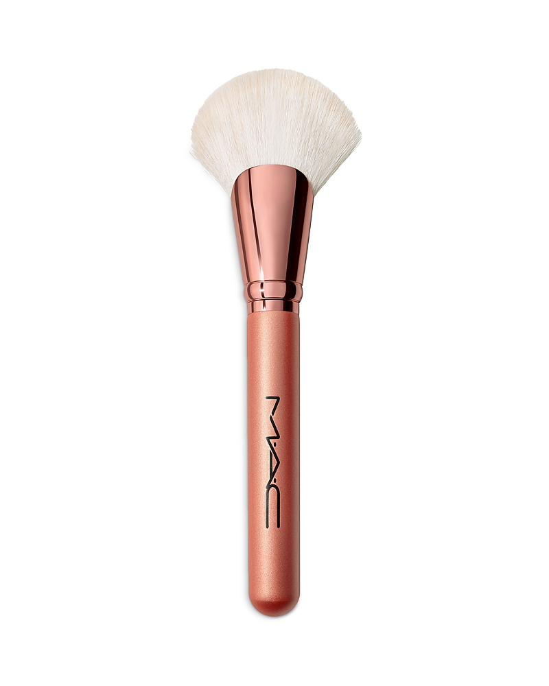 MAC 143S Bronzer Fan Brush